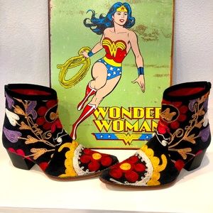 ARTEMIS Custom Boots